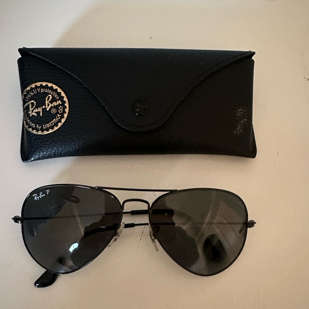 Like new polarized black aviator sunglasses